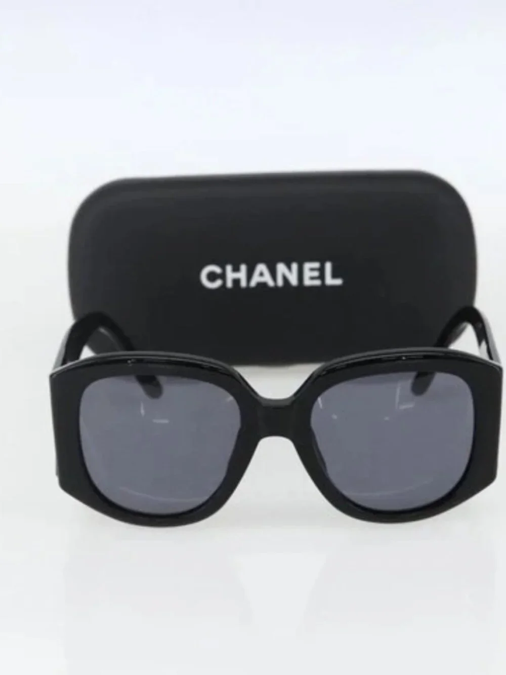 CHANEL brand	chanel color	black